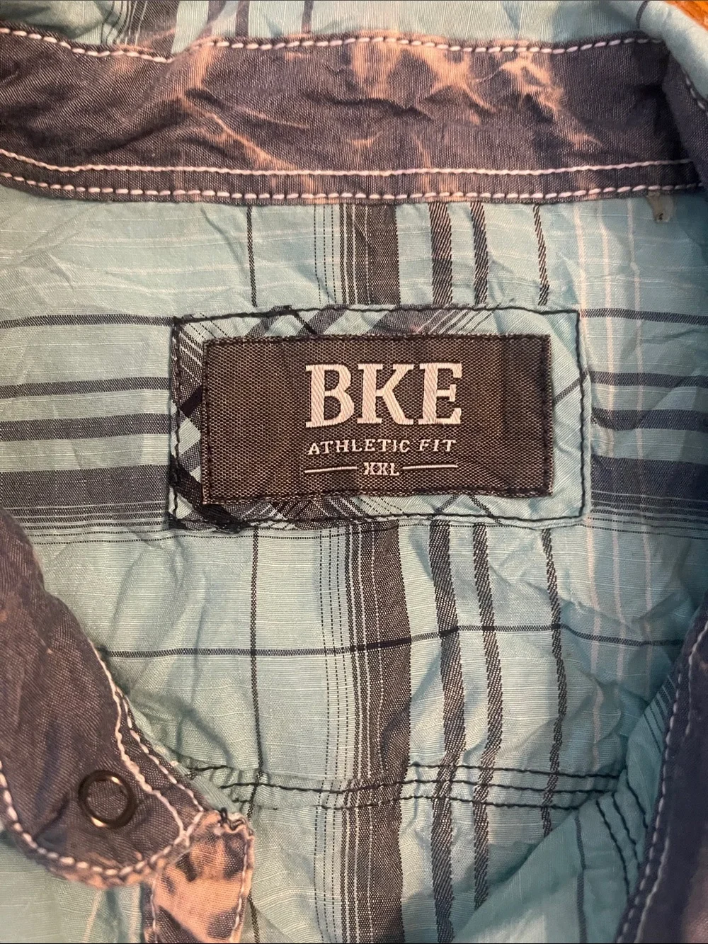 BKE Men's Light Blue and Black Plaid Button-Down Shirt - Picture 2 of 4